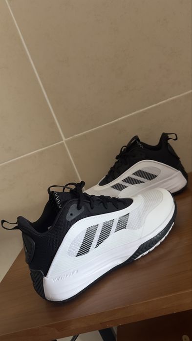 Tenis adidas semi novo