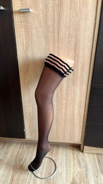 Nr 4 Duże pończochy samonośne.