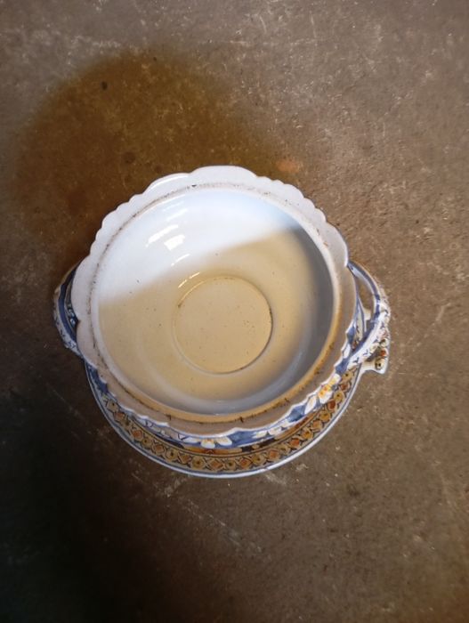 Vendo esta terina muita bonita bom estado