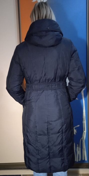 Пальто-пуховик капюшон мех енота, M(44-46) Б/У отличное состояние