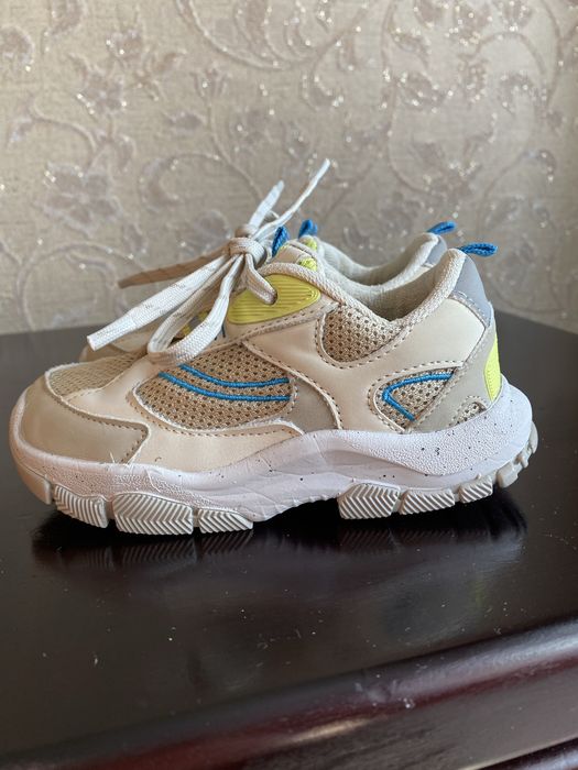 Кросівки як для хлопчика так і для дівчинки