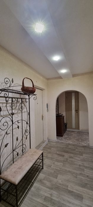 Оренда квартиру на Таврійсткому . Третій поверх .