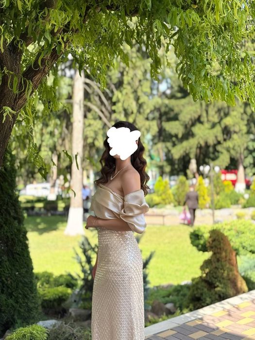 Гарна вечірня сукня