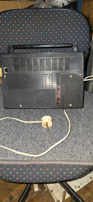 Вінтажний  радіоприймач радіо VEF-201 з FM робочий