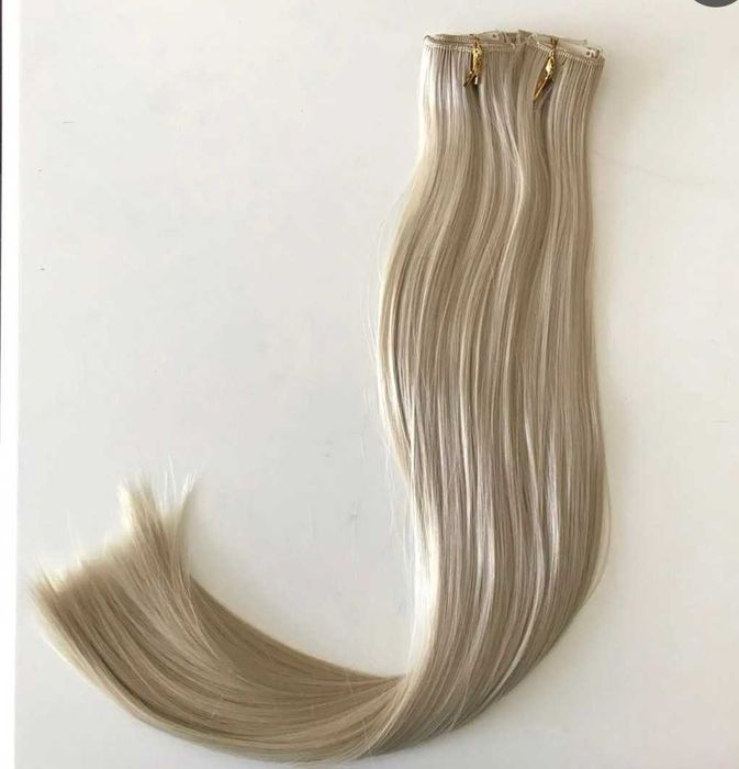 extensões de cabelos loiros de encaixe.