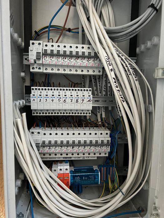 Usługi montaż instalacji elektrycznej automatyki domowej przemysłowej