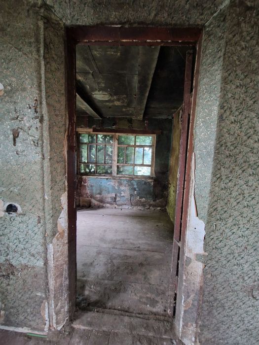 Продається будинок  у центрі с. Бабинці  для дачі чи нової забудови