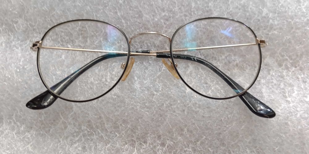 Очки для девочки с чехлом +1 в отличном состоянии