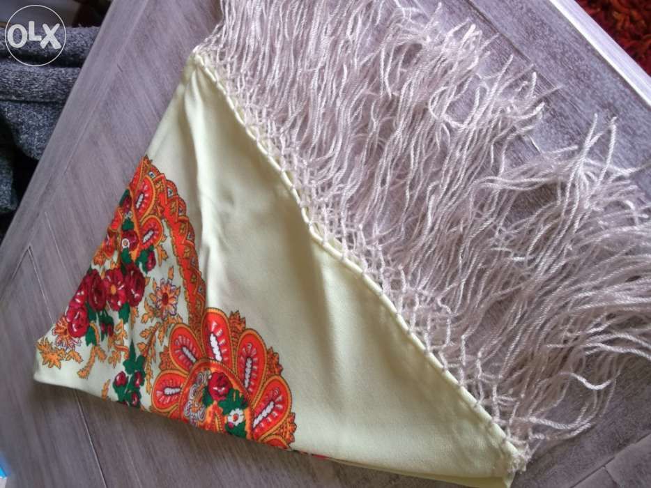 Meio lenço com franja