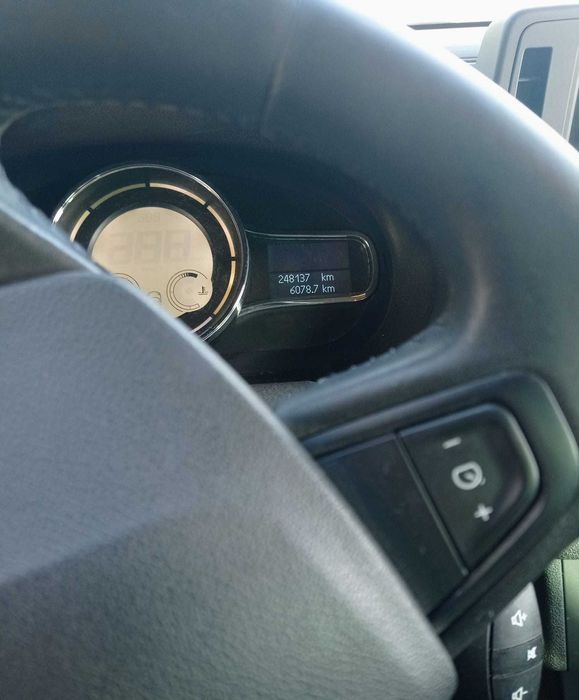 Vendo Renault Mégane 1.5 dCi de 2011 em bom estado geral, muito confortável, económico e pronto a circular.
