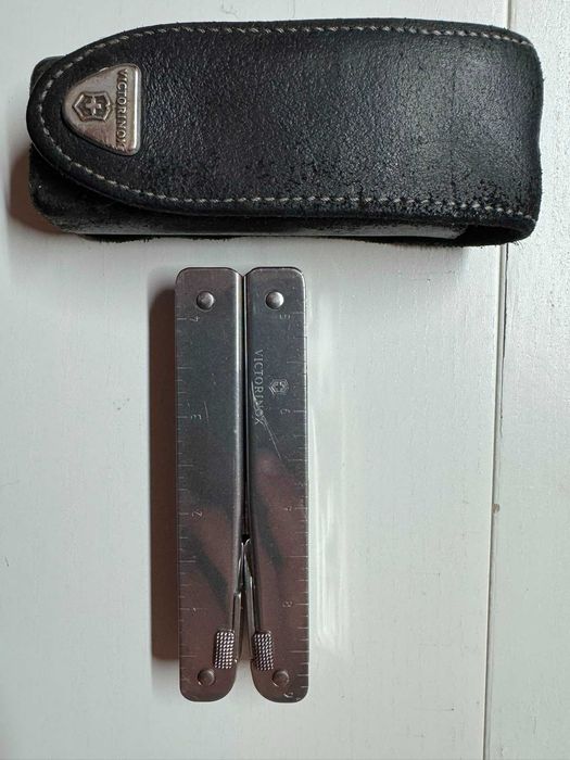 Victorinox SwissTool Original com Estojo em Pele – Multifunções Suíça