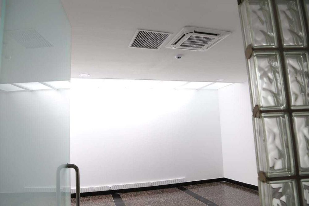 Loja com dois pisos, Penha de França (Venda ou arrendamento)