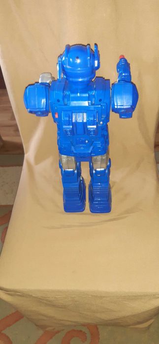 Zabawka 2 robot chodzi