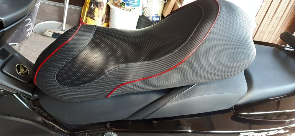 Продам тюнингованное сидение на максискутерHonda forza MF10