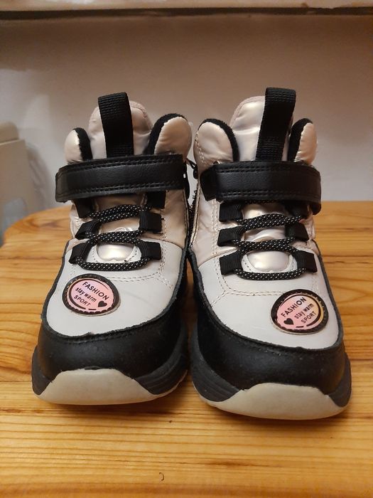 Зимове взуття для дівчинки