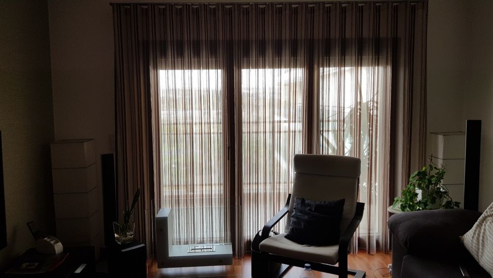 Cortinado com riscas castanhas435682686650306561