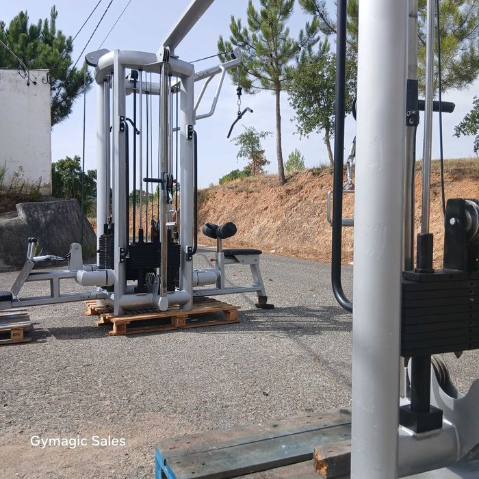 GYMAGIC- Multiestação ,5 postos  e barra de ligação GYM80