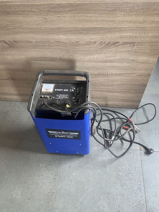 Prostownik transformatorowy z rozruchem  Adler START 625 12/24v