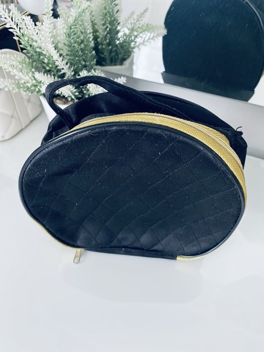 Kosmetyczka czarna okrągła avon