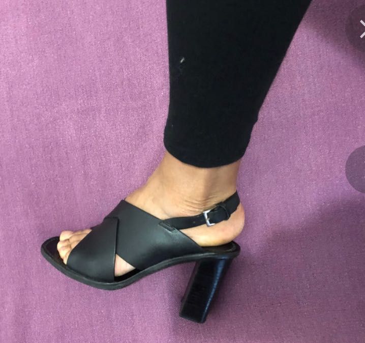 Sandália cor preta