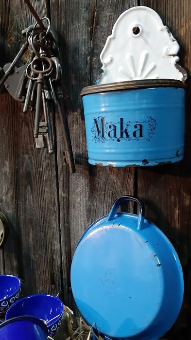 Zabytkowy emaliowany pojemnik na make.Solniczka.