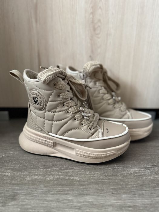 Дитячі теплі черевики на дівчинку