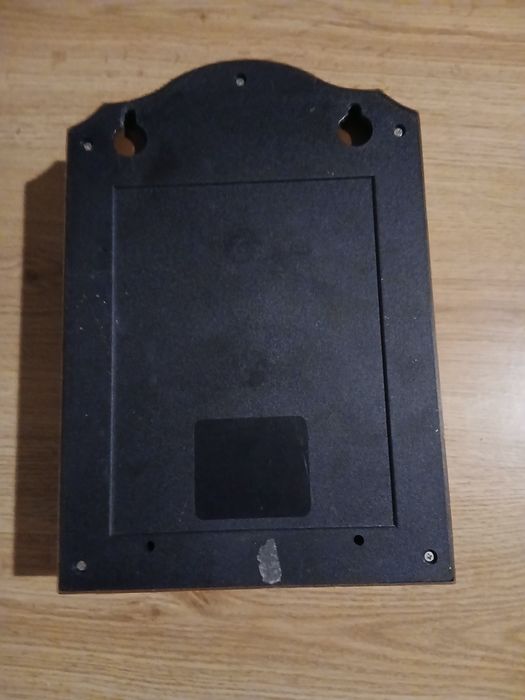 Zegar ze schowkiem na klucze