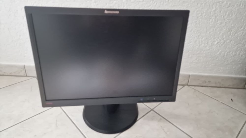 Monitor komputerowy Lenovo