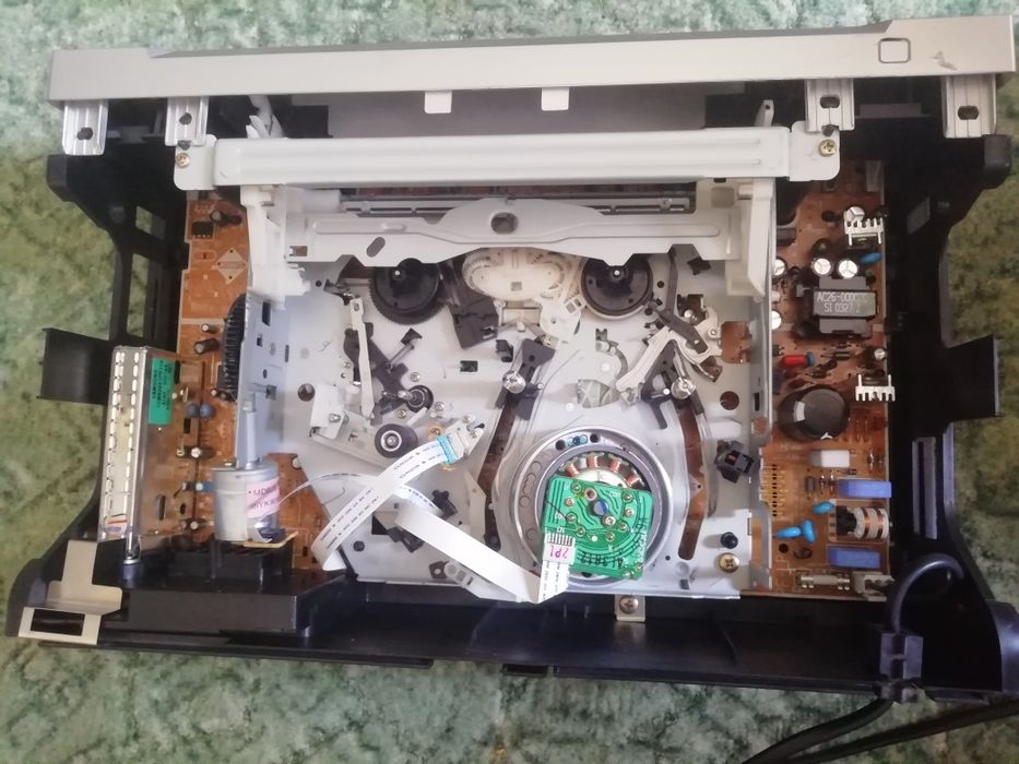 Видеомагнитофон Toshiba V-E30. Под ремонт.