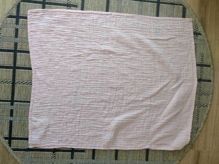 różowa pieluszka bambusowa