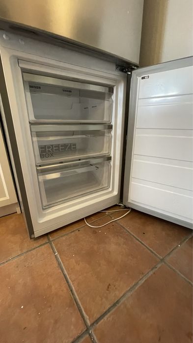 Frigorífico Midea como novo