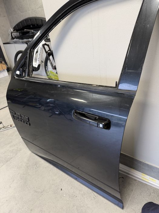 Dodge ram 4 drzwi lewe przednie