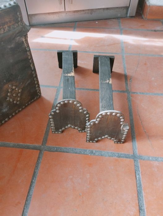 Baú com chave em pele