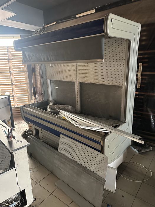 Холодильна вітрина банета регал 2м