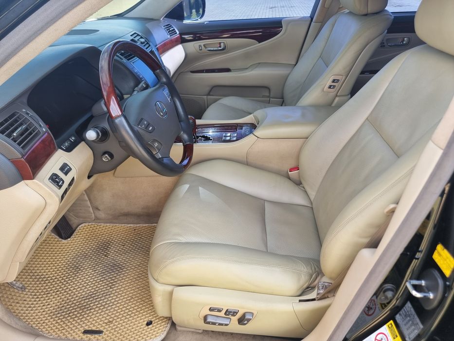 Срочно Продам  Lexus LS 460.