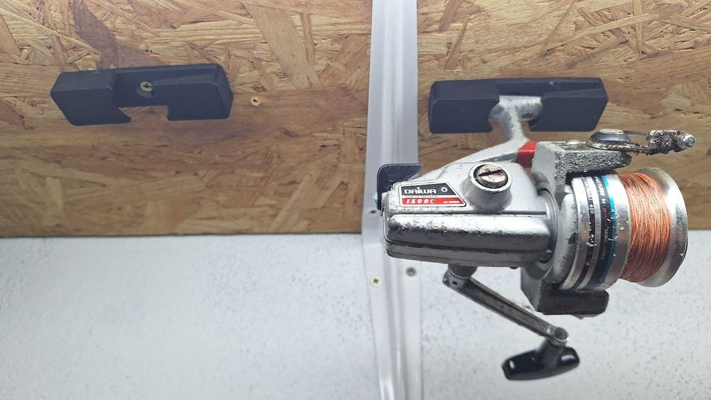 Suporte de parede para carreto de pesca