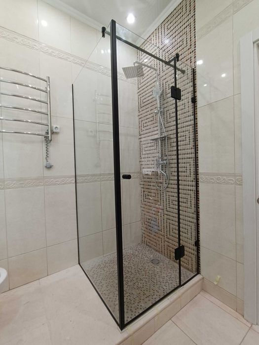 Нестандартные стеклянные душевые кабинки и перегородки