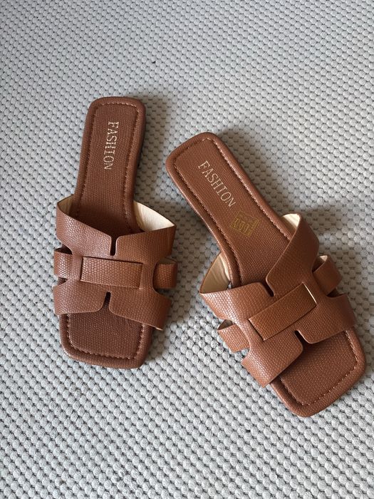 Eleganckie nowe kwadratowe brązowe klapki 39/40