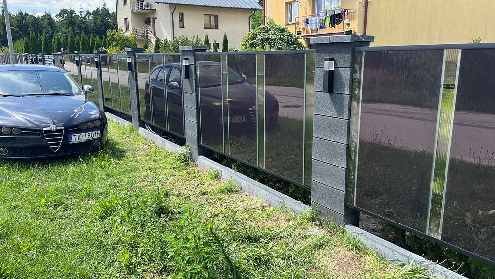 Panel fotowoltaniczny szklany