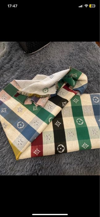 Lote, camisa com cachecol