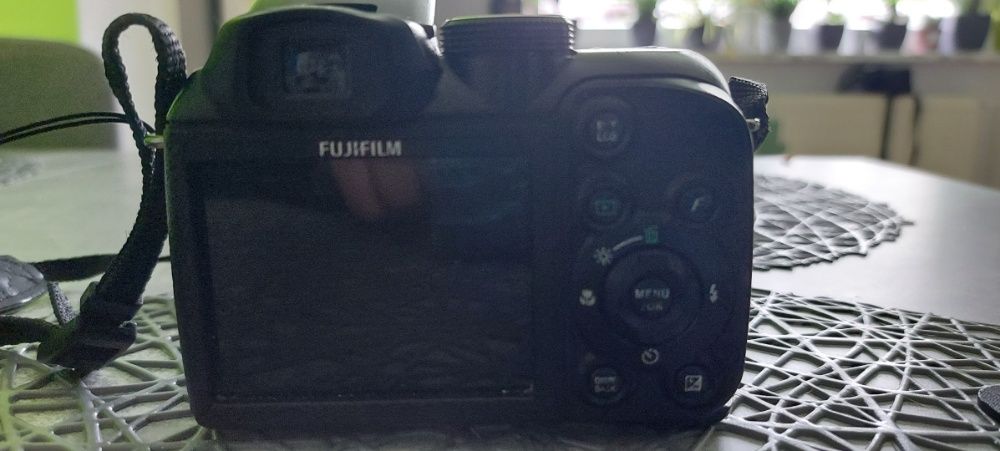 Fujifilm Finepix S1000 - uszkodzony