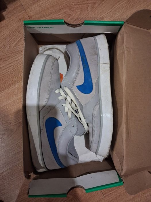 Sapatilhas nike cinzentas e azuis