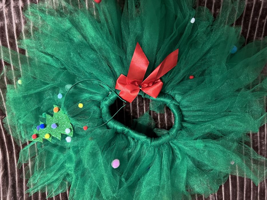 Наряд ялинки, спідничка і обруч