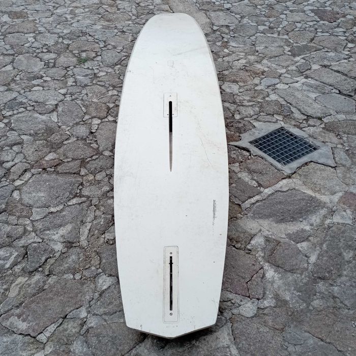 Prancha de windsurf F2 Lightning, com patilhão rebatível