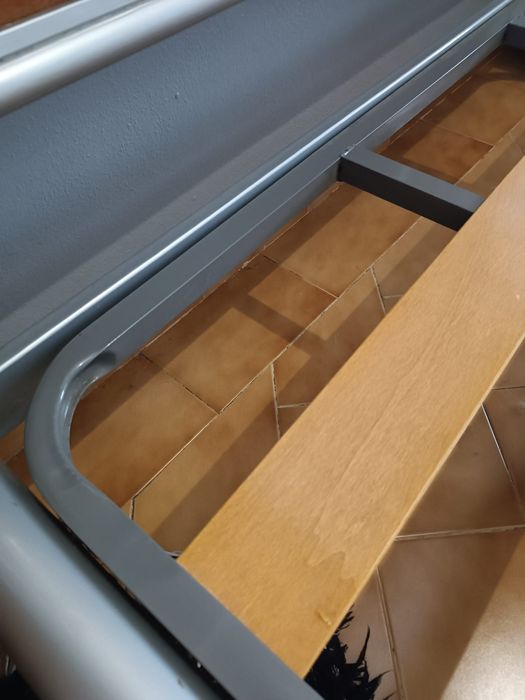 Cama para despachar completamente nova