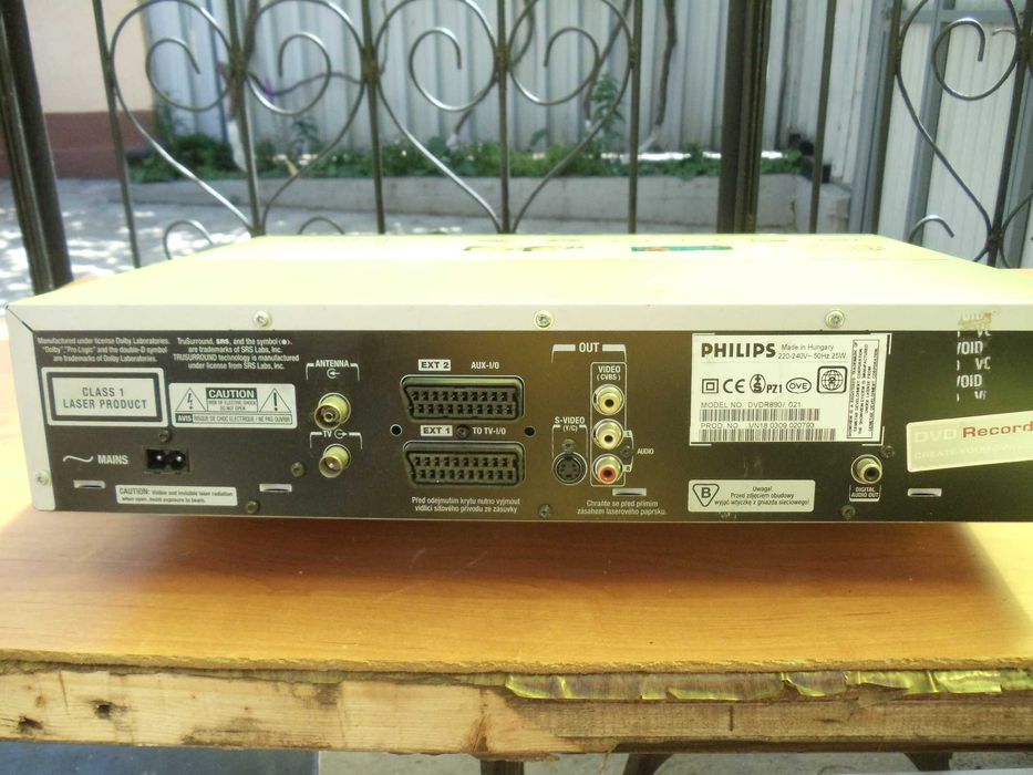 Продам DVD проигрыватель (пишущий)  Philips. Model NO  DVDR 890/  021
