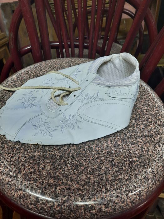 Lote de peles solas moveis entre  outros  artigos