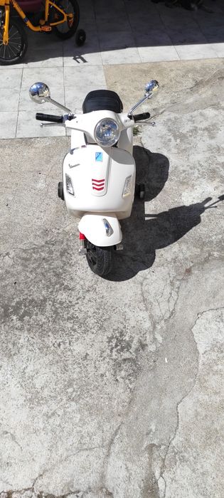 Vespe eléctrica criança