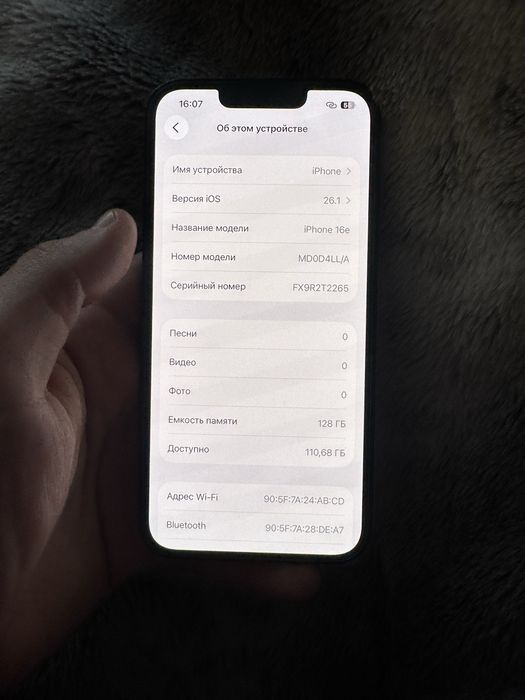 Apple iPhone 16e 128GB чорний, батарея 100%, вживаний
