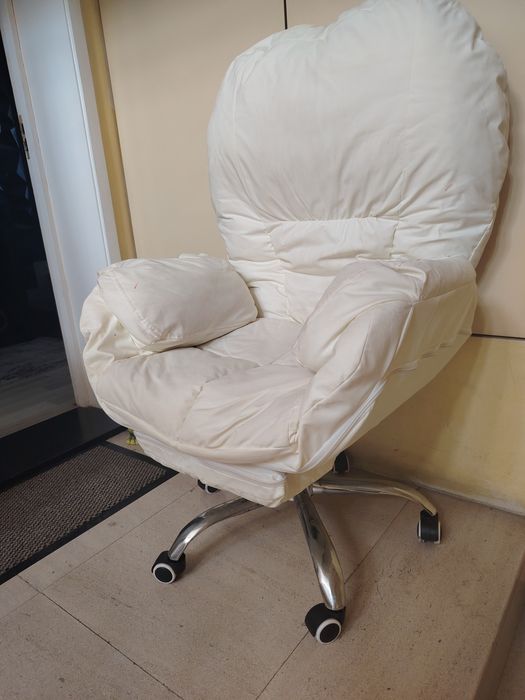 Venda de algumas peças mobiliário de quarto